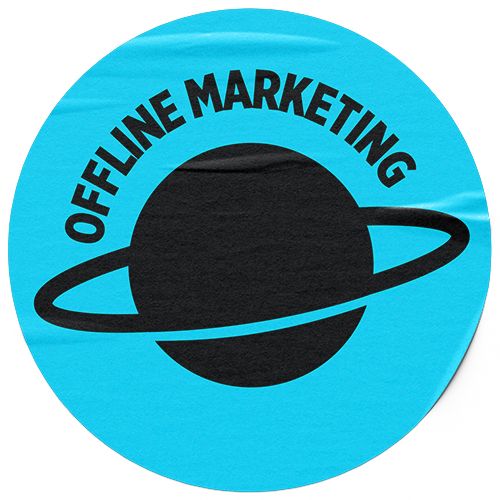 Blauer Sticker auf dem ein Planet mit Ring zu sehen ist und die Worte Offilne Marketing