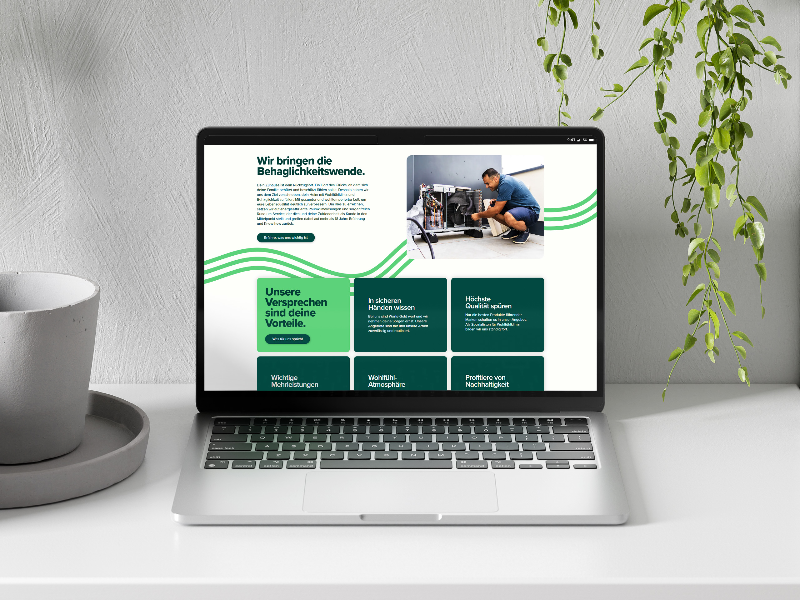 Ein aufgeklappter Laptop, der die Website der Marke Vestair zeigt, auf der man den Bereich mit den Versprechen sieht