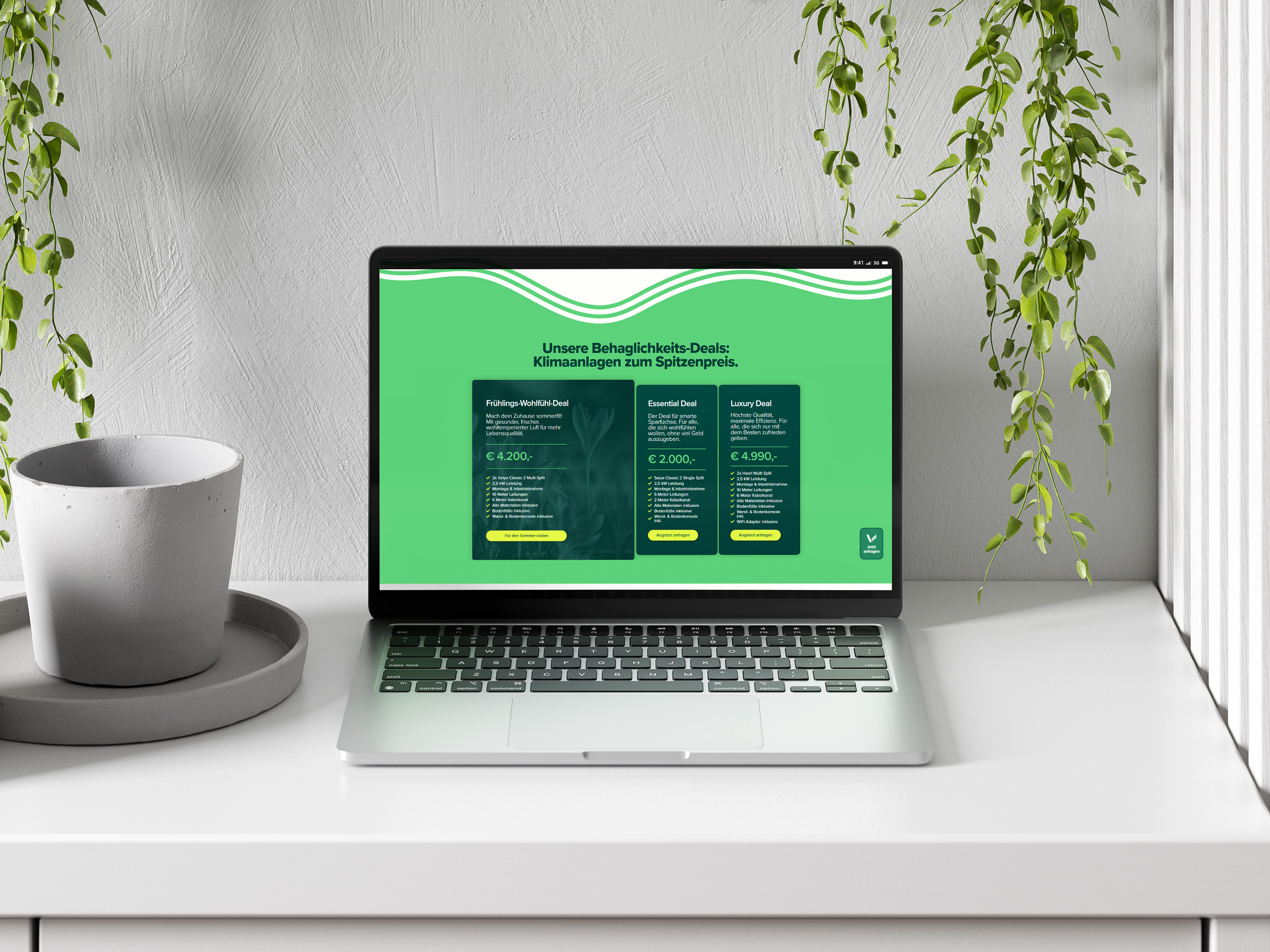 Ein aufgeklappter Laptop, der die Website der Marke Vestair zeigt, auf der man den Abschnitt mit den Angeboten sieht